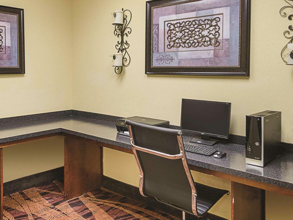 La Quinta By Wyndham Mobile Satsuma / Saraland Hotel Bagian luar foto